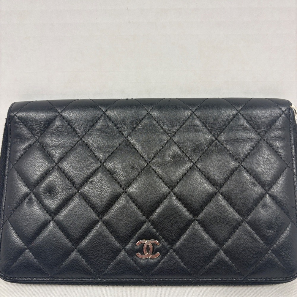 Chanel WOC Wallet On Chain Black Quilted Lambskin Silver CC Logo Zip Around
